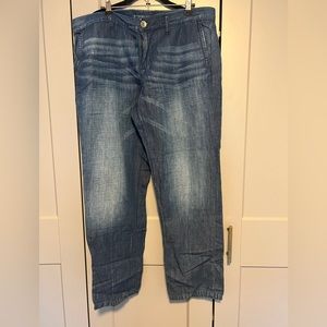Banana Tepublic light weight trouser jean in size 32
